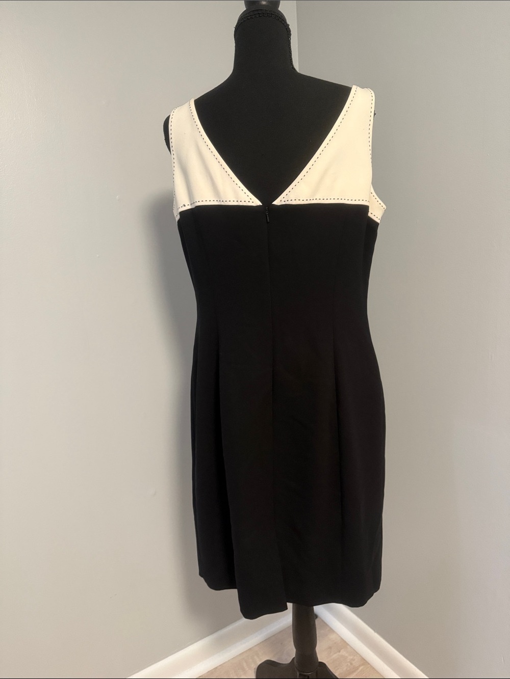 Jones New York Black and Cream Midi Dress - Picture 3 of 4